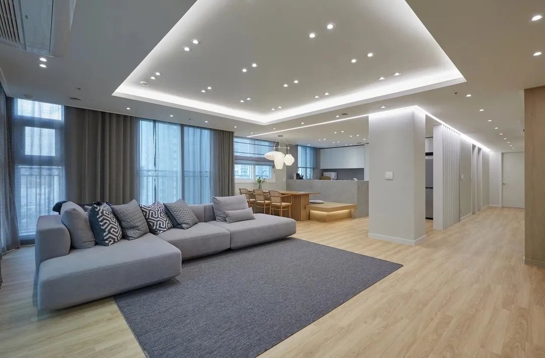 90后夫妻160㎡的家，5个一体化地台代替家具，入住后发现竟很好用！
