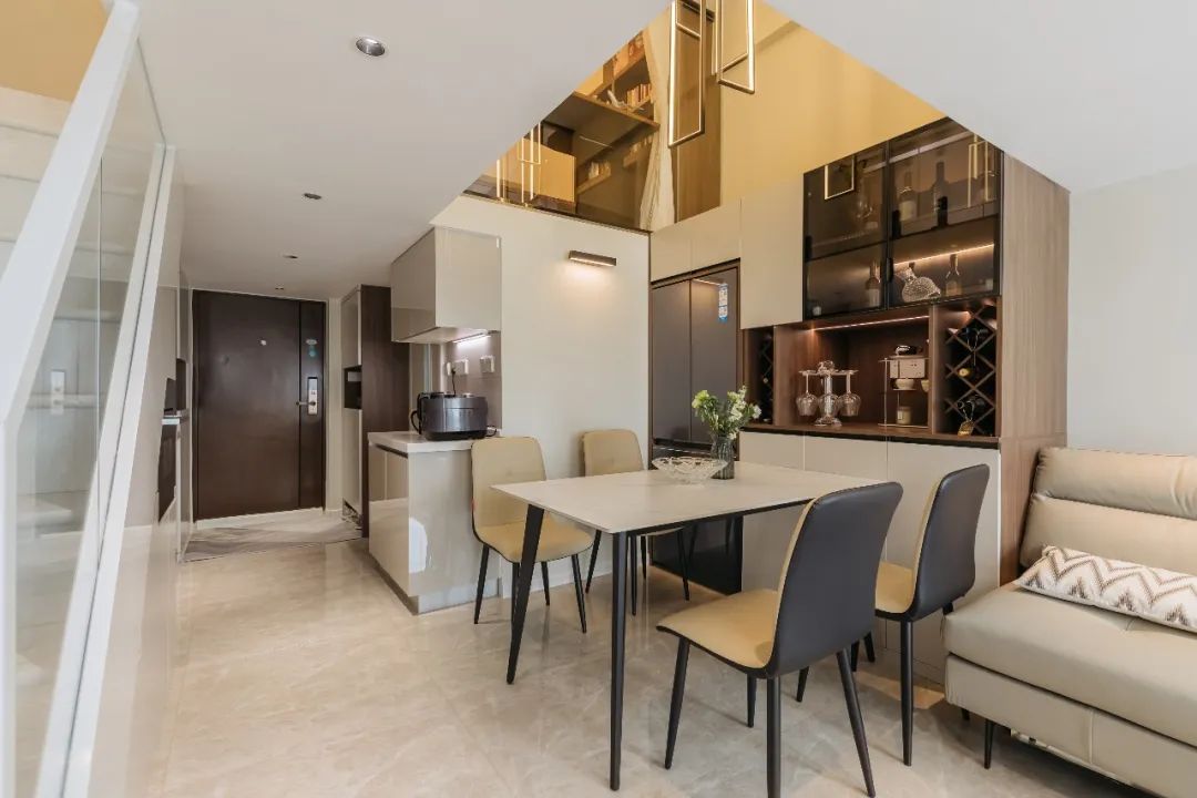 看完这个85m²现代轻奢风的复式，治好了我的节后综合症！