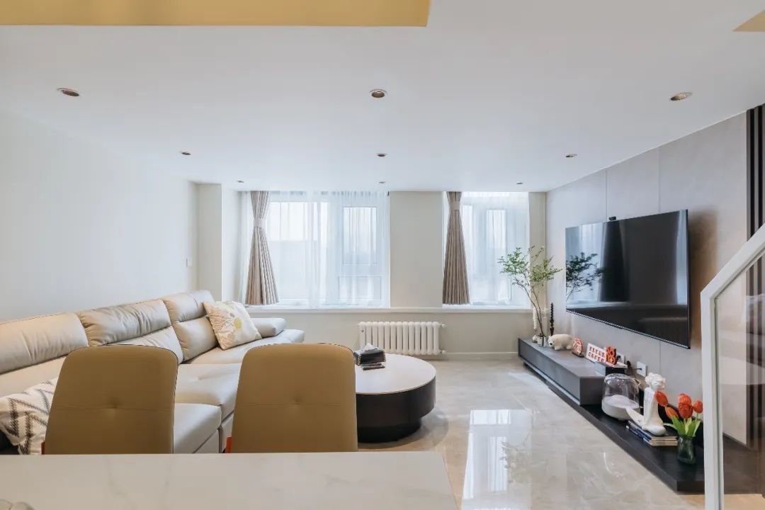 看完这个85m²现代轻奢风的复式，治好了我的节后综合症！