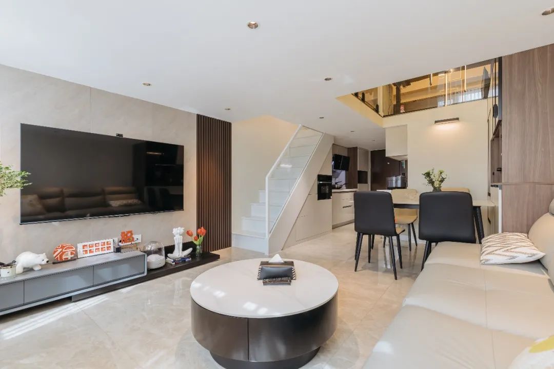 看完这个85m²现代轻奢风的复式，治好了我的节后综合症！