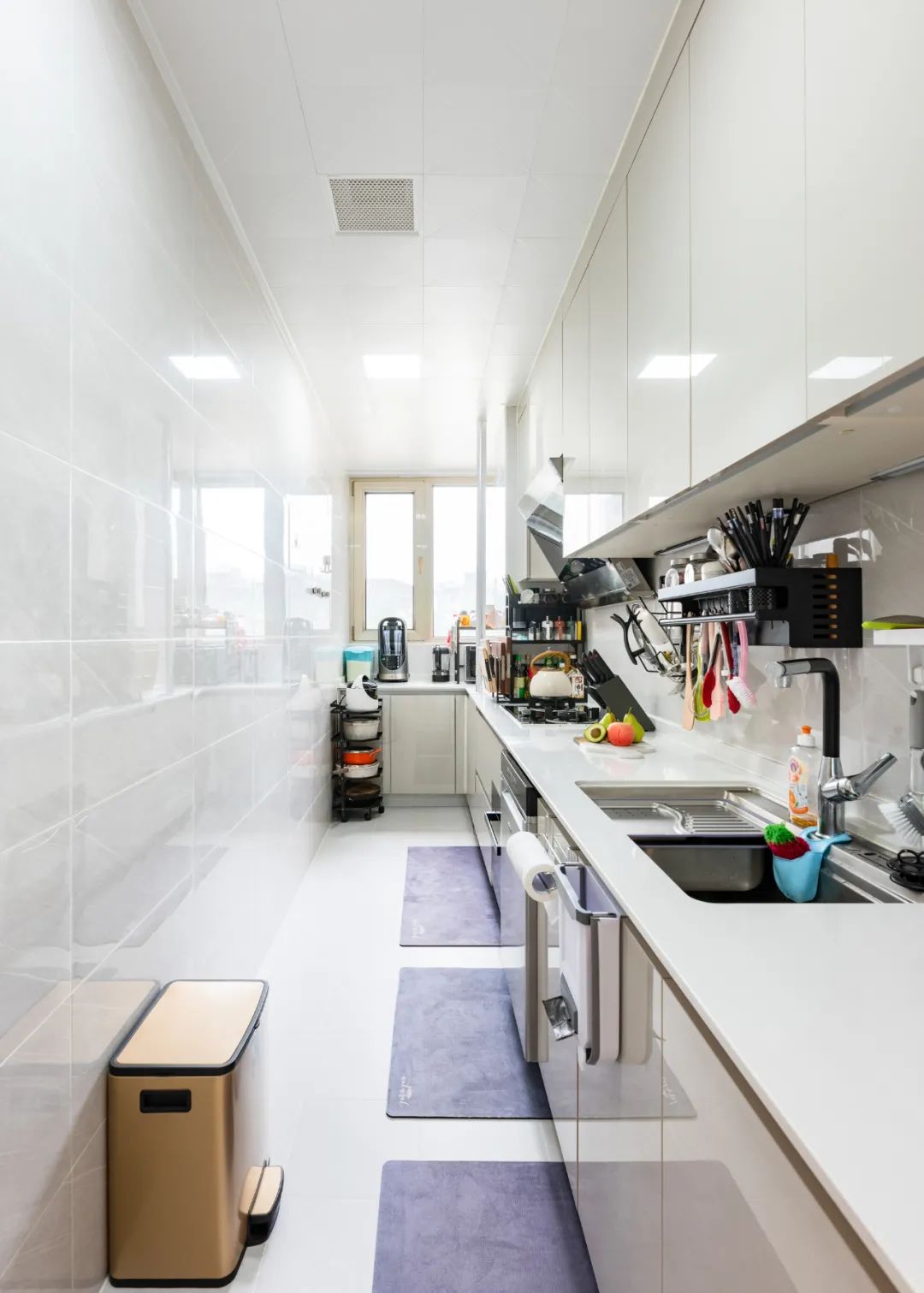 轻奢风装修不会做配色？！130㎡大三居，爱马仕橙+墨绿，高级感扑面而来！