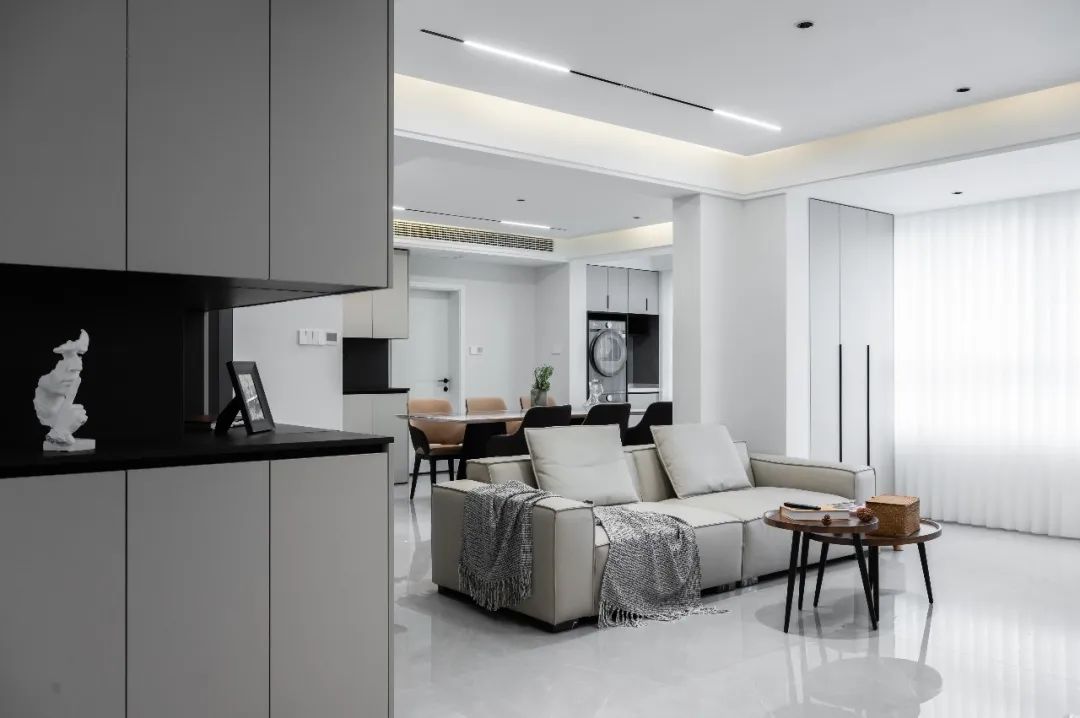 太卷了！夫妻俩打通两套房，一家五口住进185m²大平层，佩服！