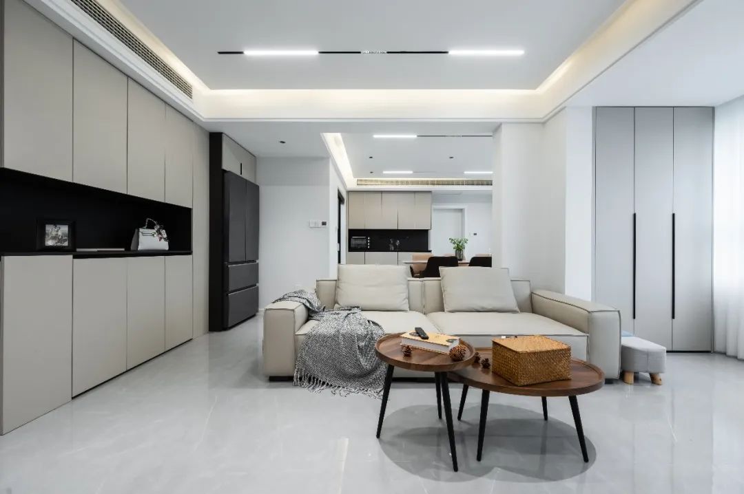 太卷了！夫妻俩打通两套房，一家五口住进185m²大平层，佩服！