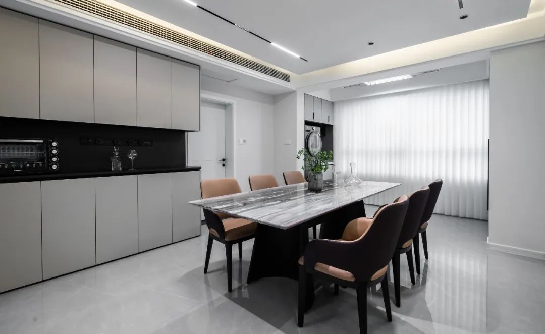 太卷了！夫妻俩打通两套房，一家五口住进185m²大平层，佩服！