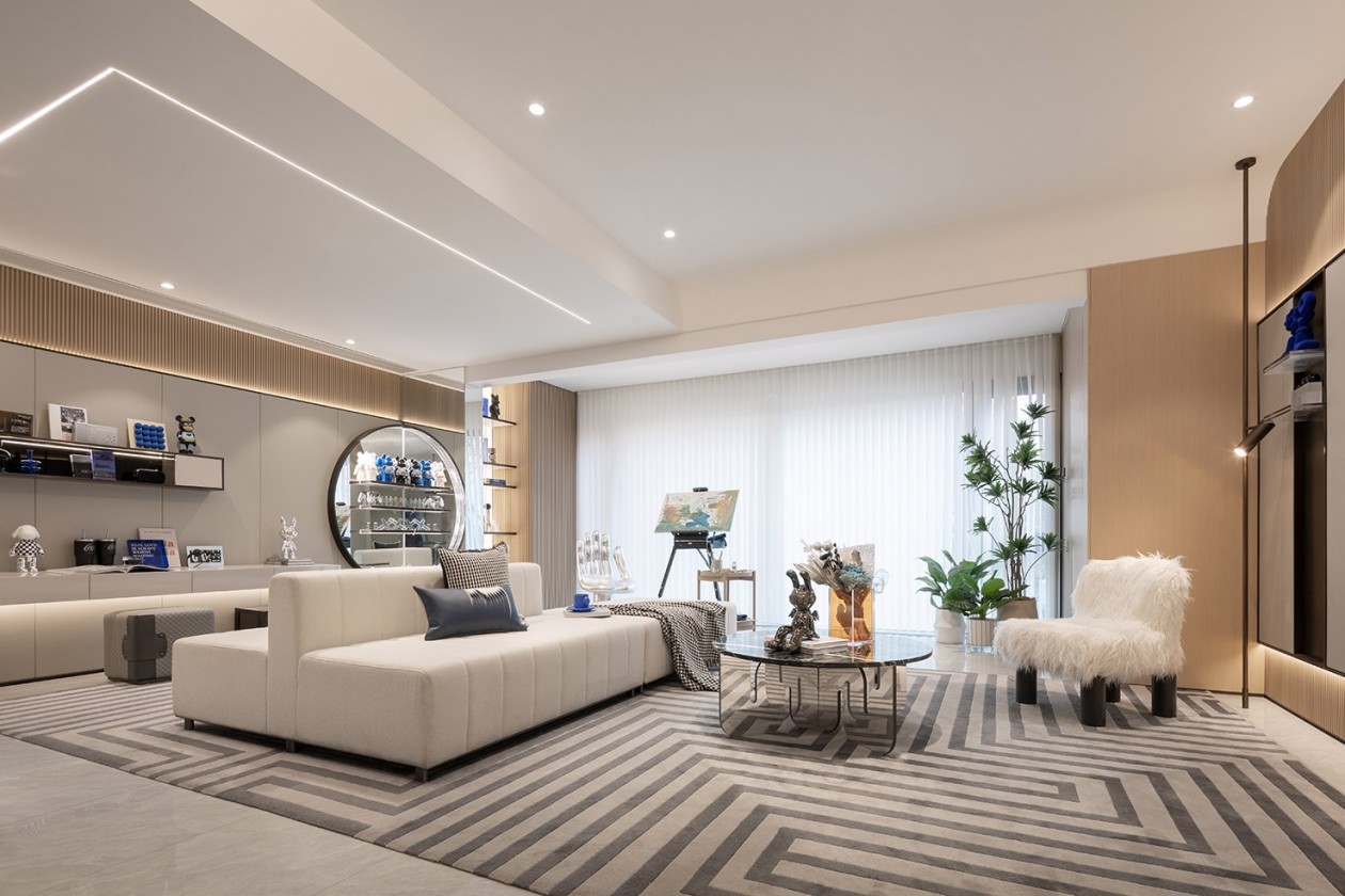 “解锁生活多元场景，构筑精英理想生活”