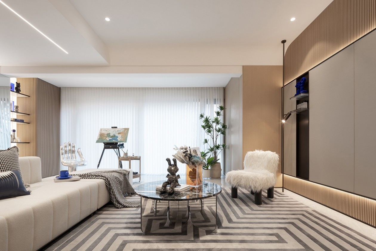 “解锁生活多元场景，构筑精英理想生活”