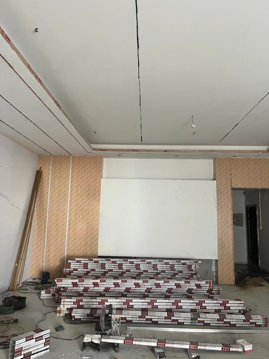 2024已全面复工，火力全开[庆祝][庆祝][庆祝]
主要承接大型厂房、展厅、办公室、台球厅、商铺装
