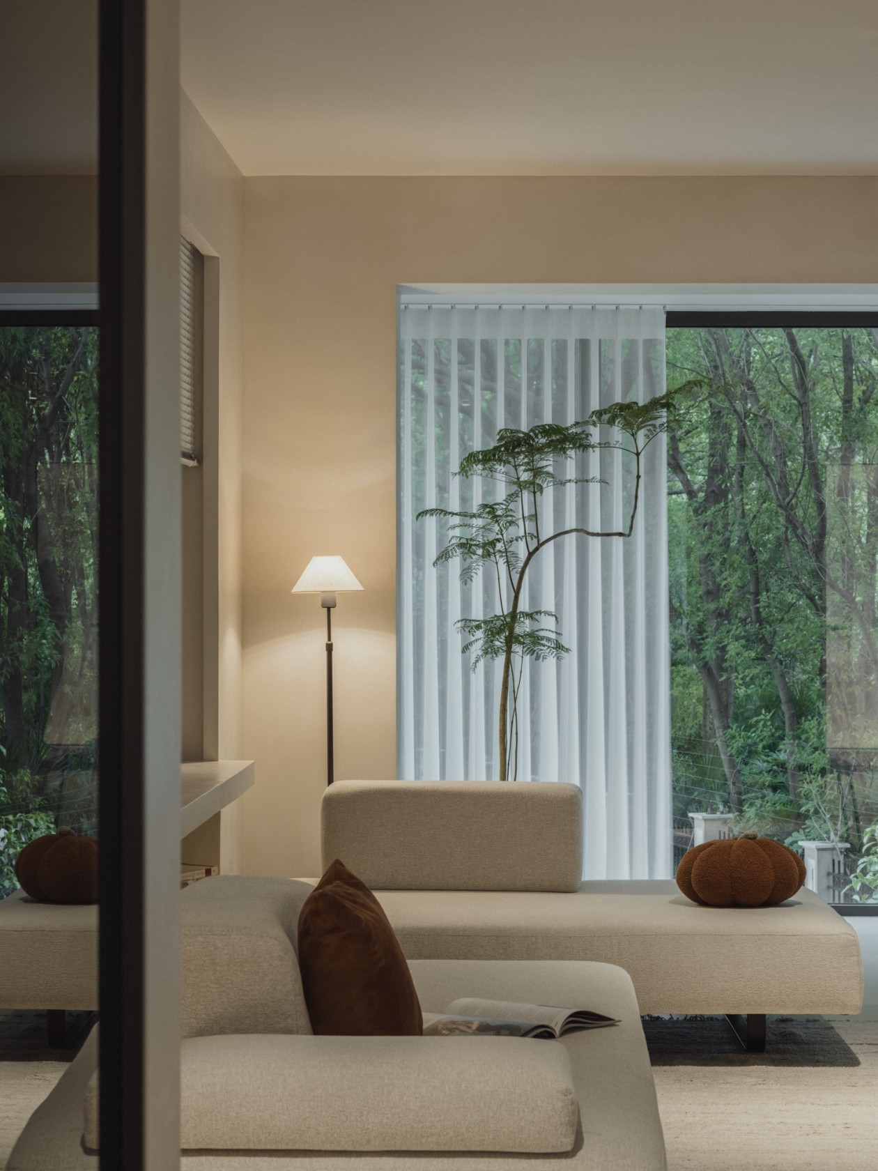 淡奶油配色，极简生活美学方式