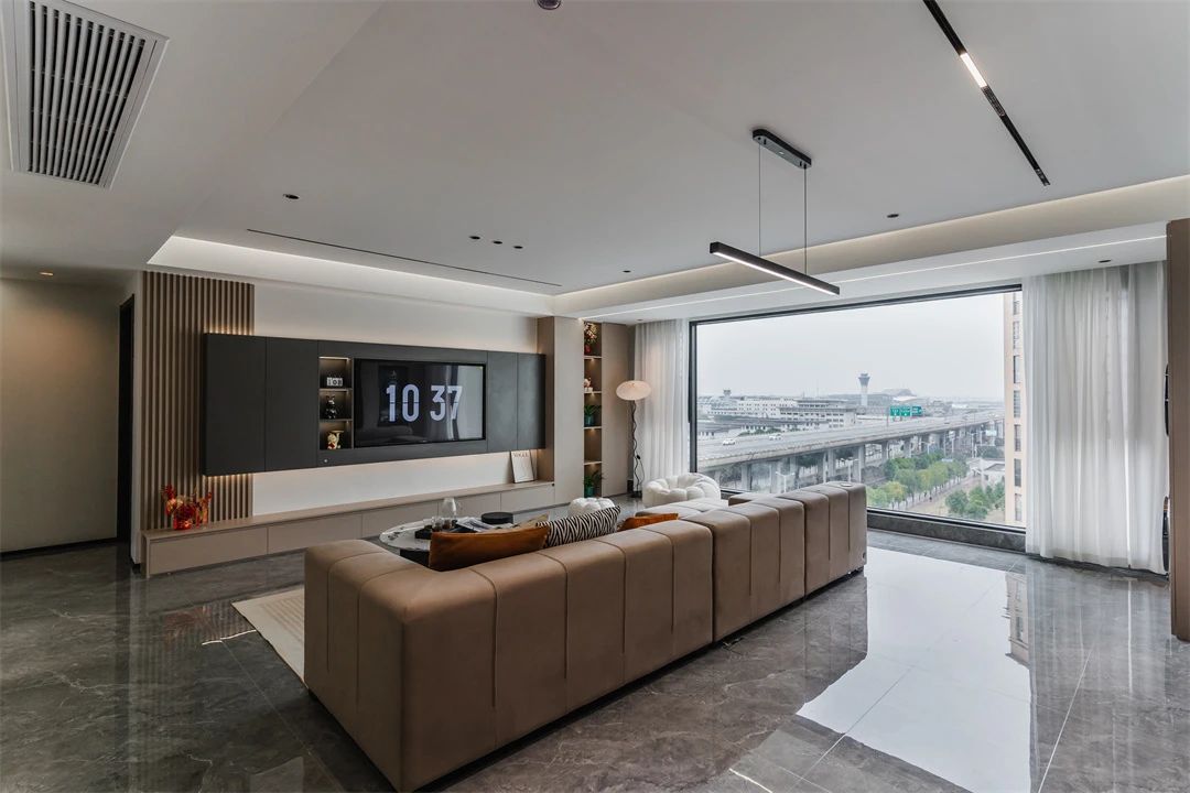 109㎡现代简约：超大横厅+大平层，向内探索空间情绪！