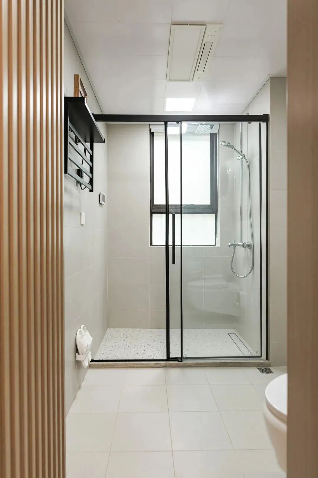 105㎡现代简约：木色穿插于全屋，构建简单而温馨的住宅！