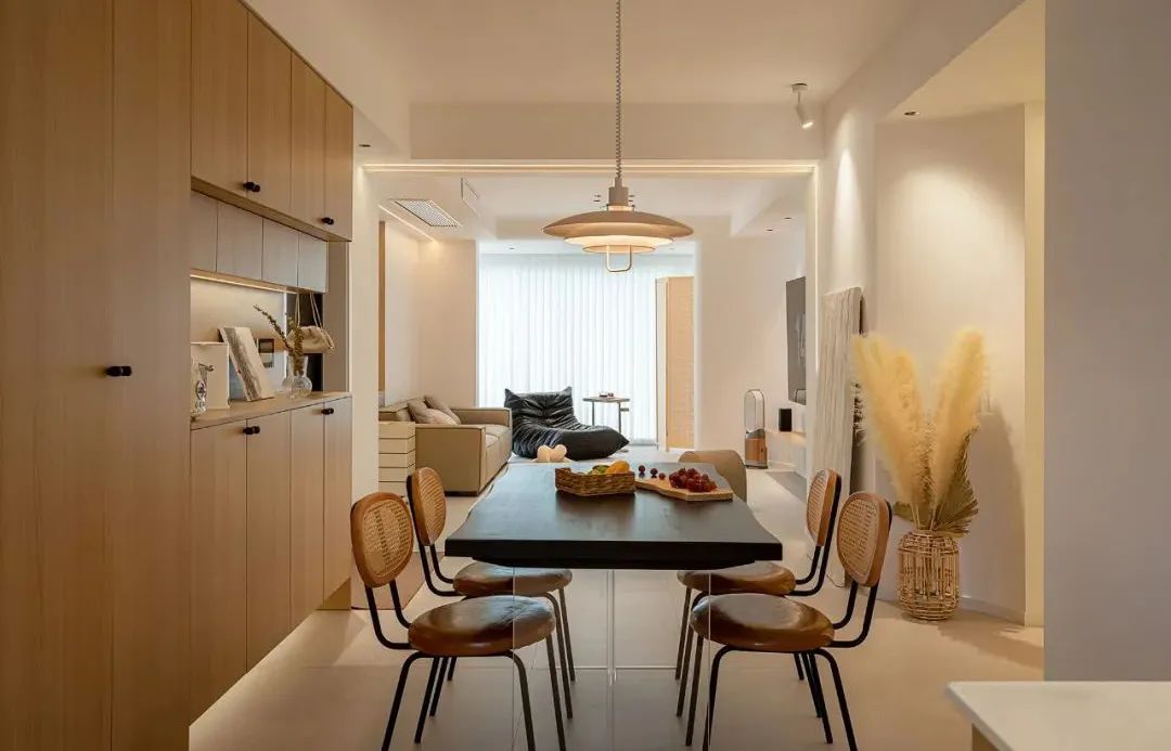 130㎡现代简约风，开放式空间设计，物尽其用，从温暖舒适中感受生活！