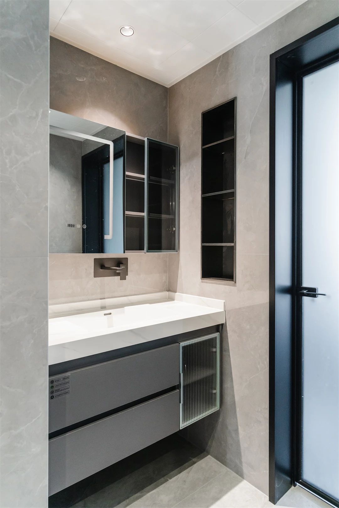 128㎡意式极简：双阳台户型，简单而雅致，平凡且治愈！