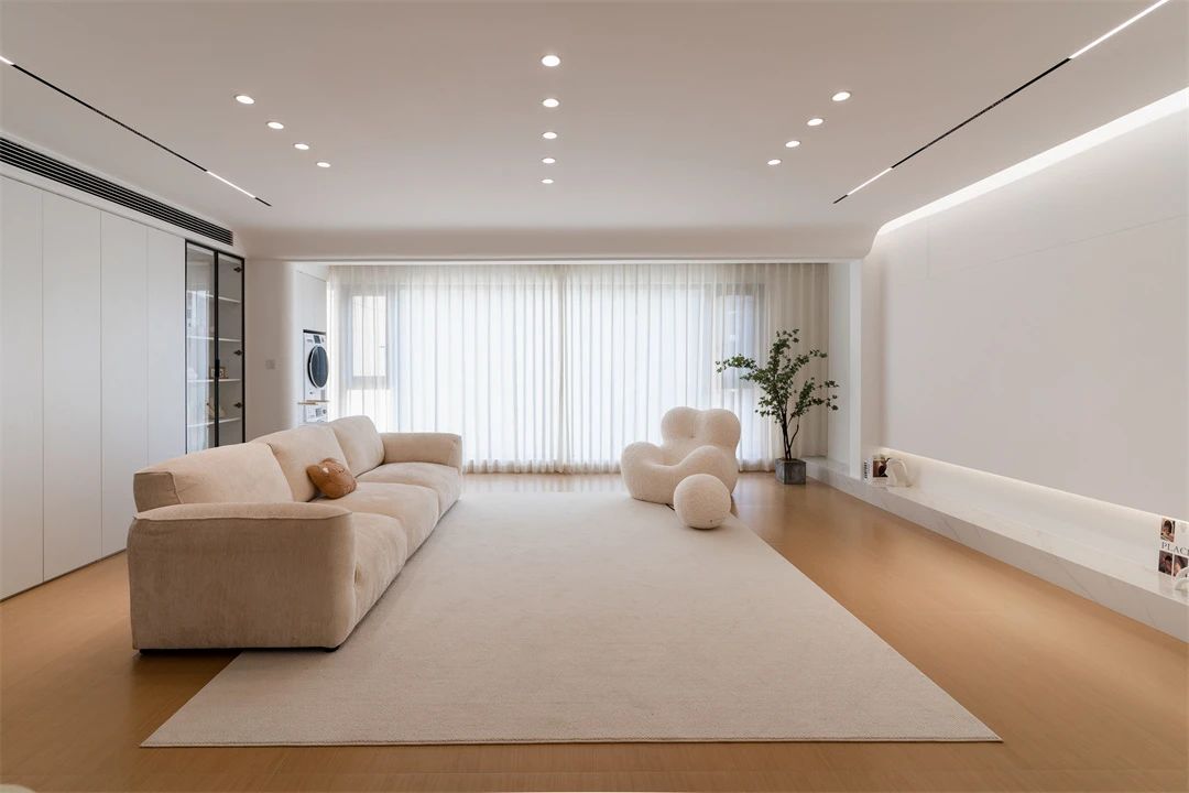 128㎡现代简约：温润原木+奶油白，清新恬静的温情时光！