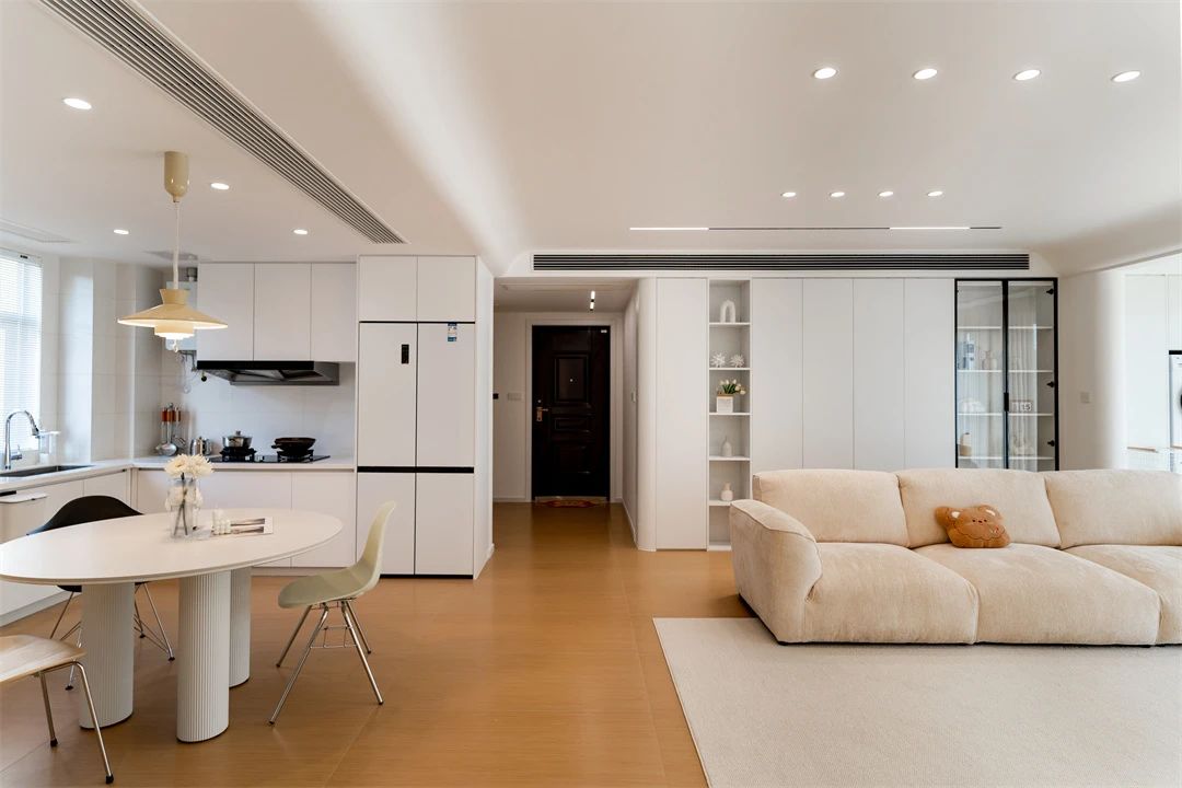 128㎡现代简约：温润原木+奶油白，清新恬静的温情时光！