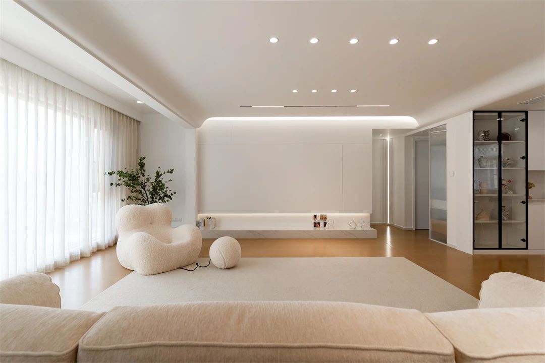 128㎡现代简约：温润原木+奶油白，清新恬静的温情时光！