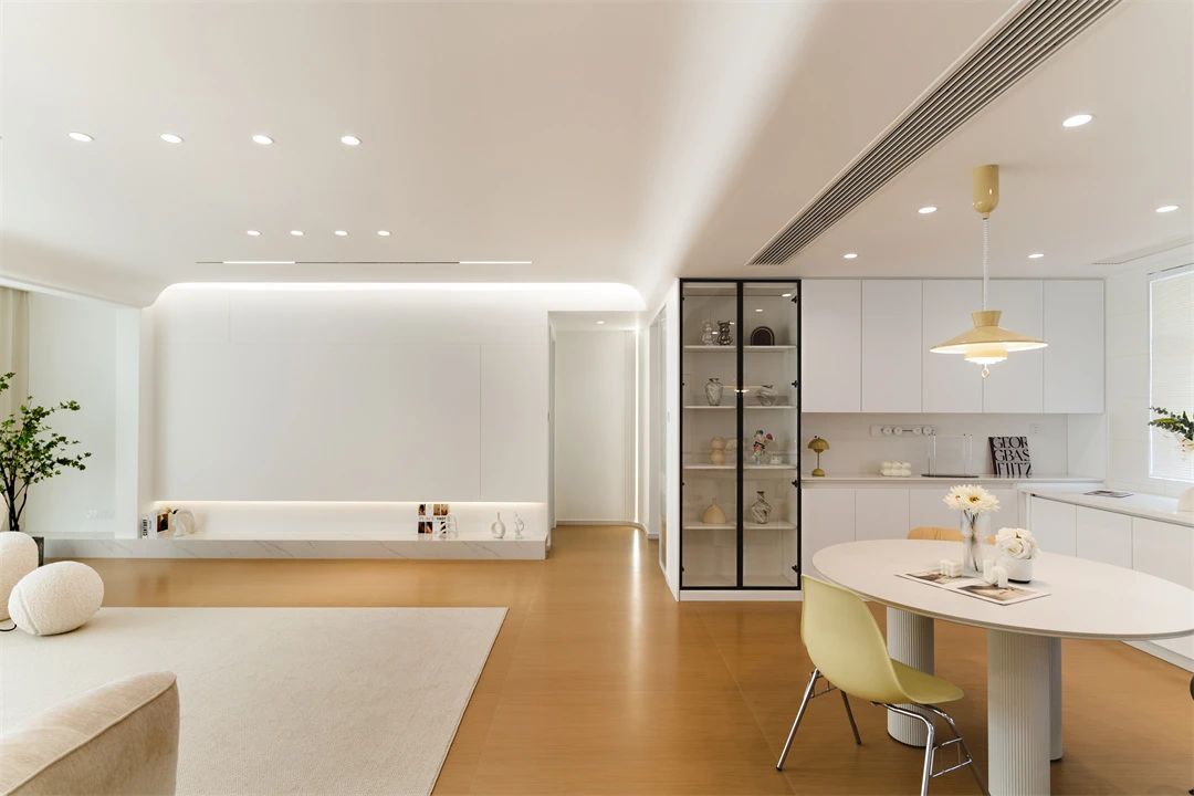 128㎡现代简约：温润原木+奶油白，清新恬静的温情时光！