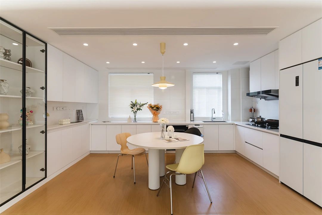 128㎡现代简约：温润原木+奶油白，清新恬静的温情时光！