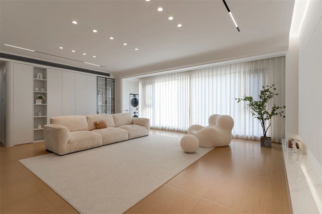 128㎡现代简约：温润原木+奶油白，清新恬静的温情时光！