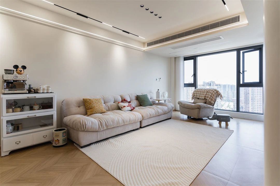 104㎡原木奶油：开放式手法，温柔予光，邂逅优雅浪漫！