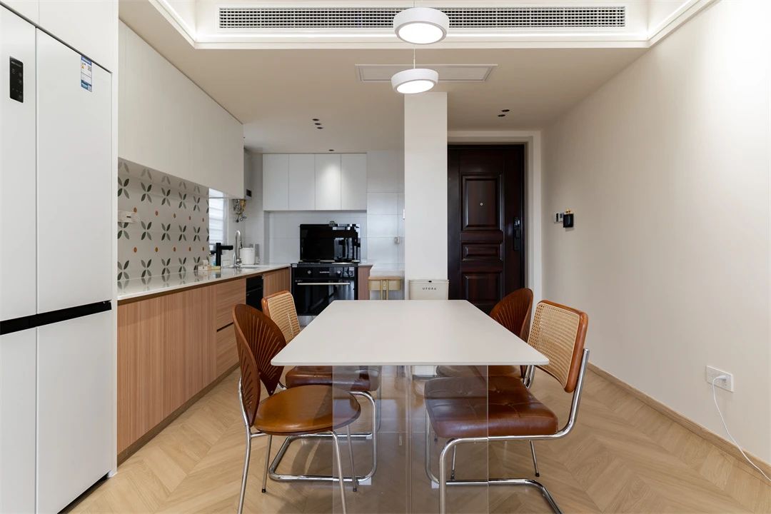 104㎡原木奶油：开放式手法，温柔予光，邂逅优雅浪漫！