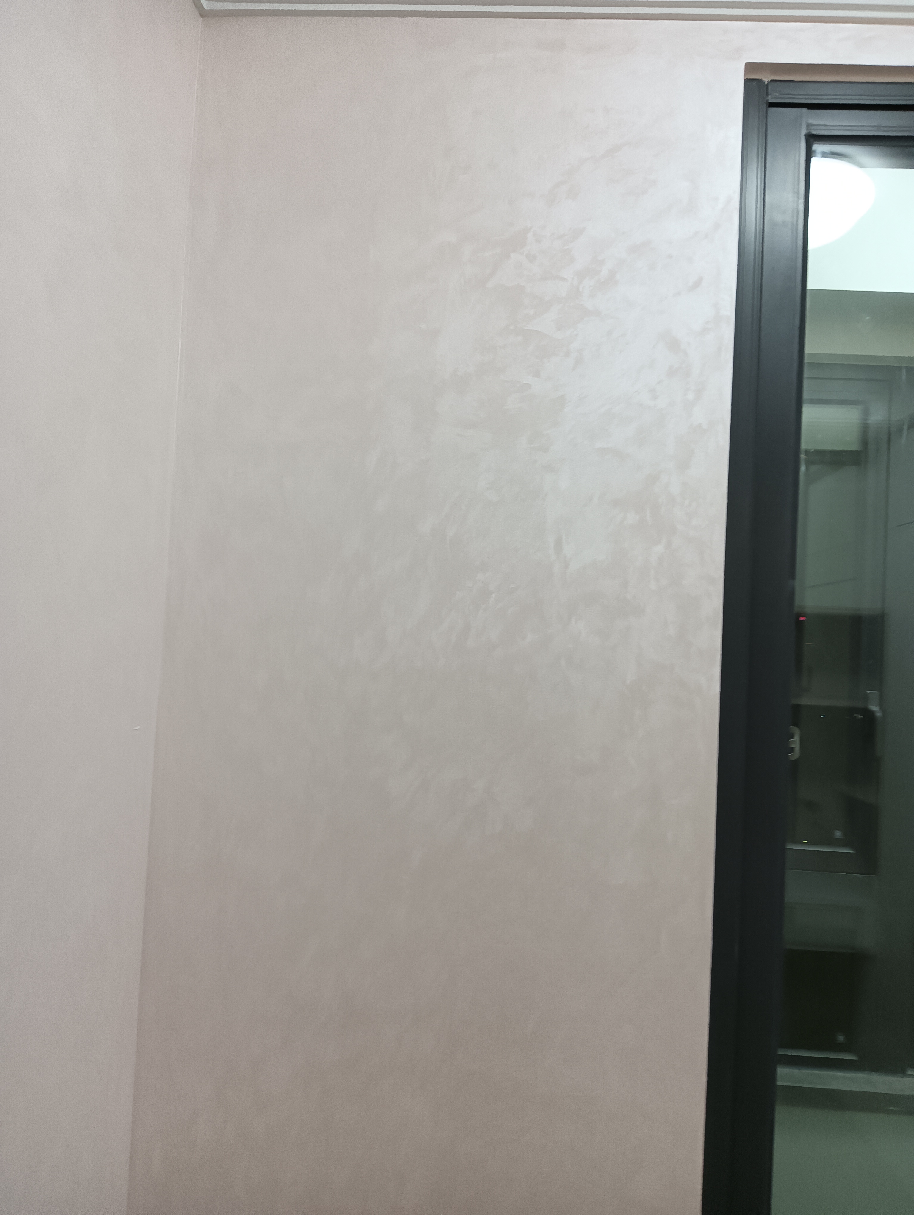 艺术漆墙面做天鹅绒由于是纹理清晰美观表面光滑细腻和雅晶石不仅硬度好还质量和纹理都很清晰美观。