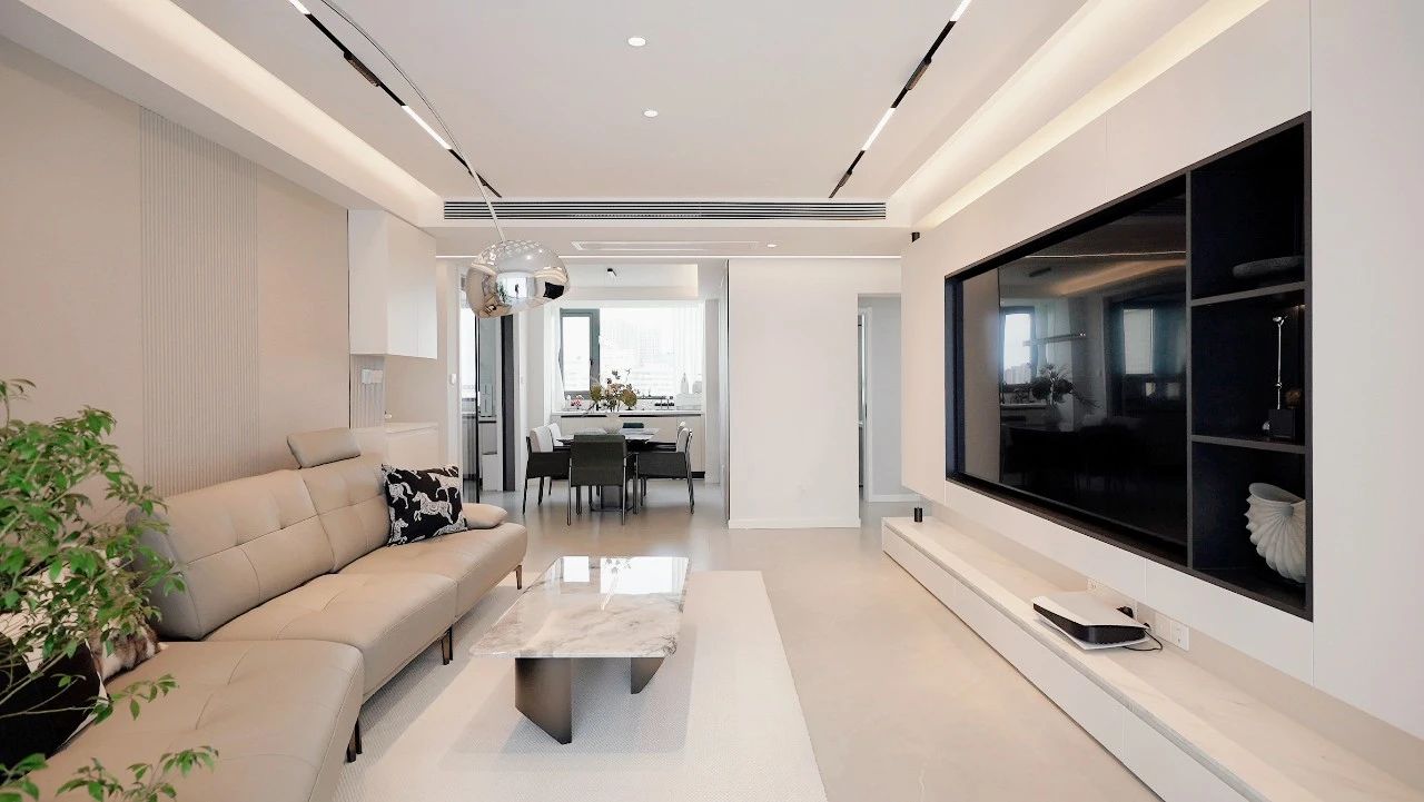 150㎡现代简约风，奶白色彩、自然材质、组合光照等设计元素，创造出多功能的美学空间！