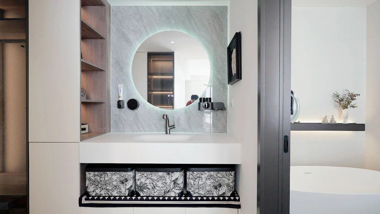 150㎡现代简约风，奶白色彩、自然材质、组合光照等设计元素，创造出多功能的美学空间！