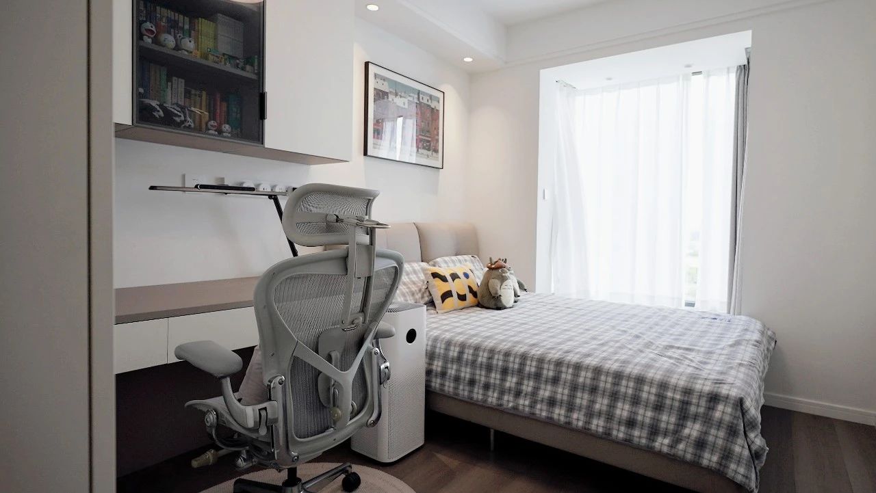 150㎡现代简约风，奶白色彩、自然材质、组合光照等设计元素，创造出多功能的美学空间！