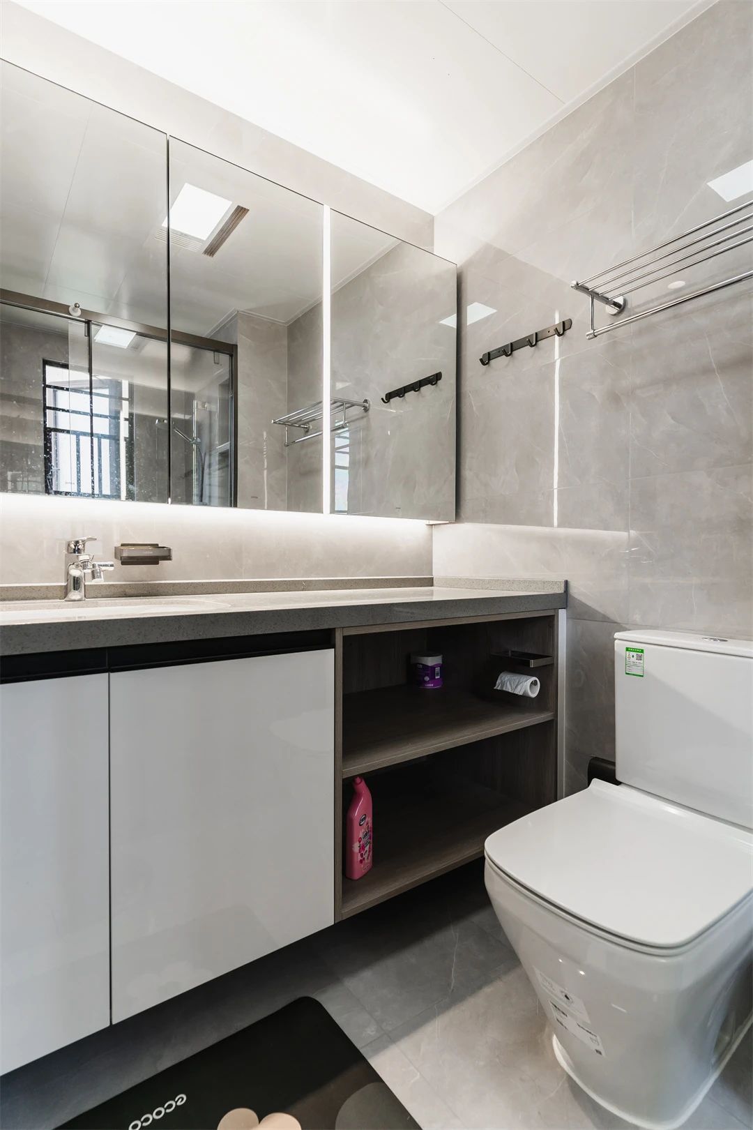 140㎡现代简约：简净的低饱和色系，诠释结构与色彩之美！