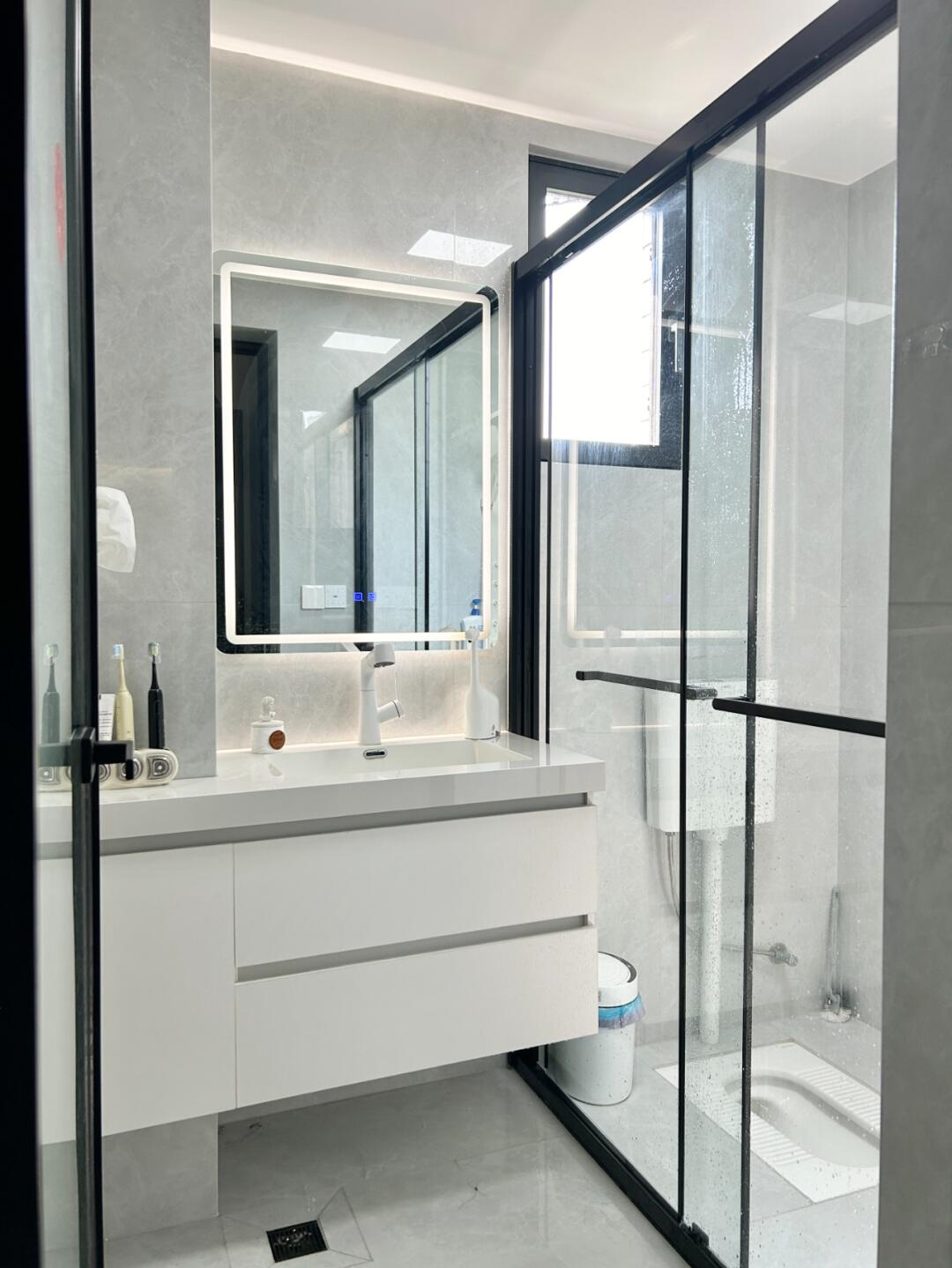 120平黑白灰现代极简风