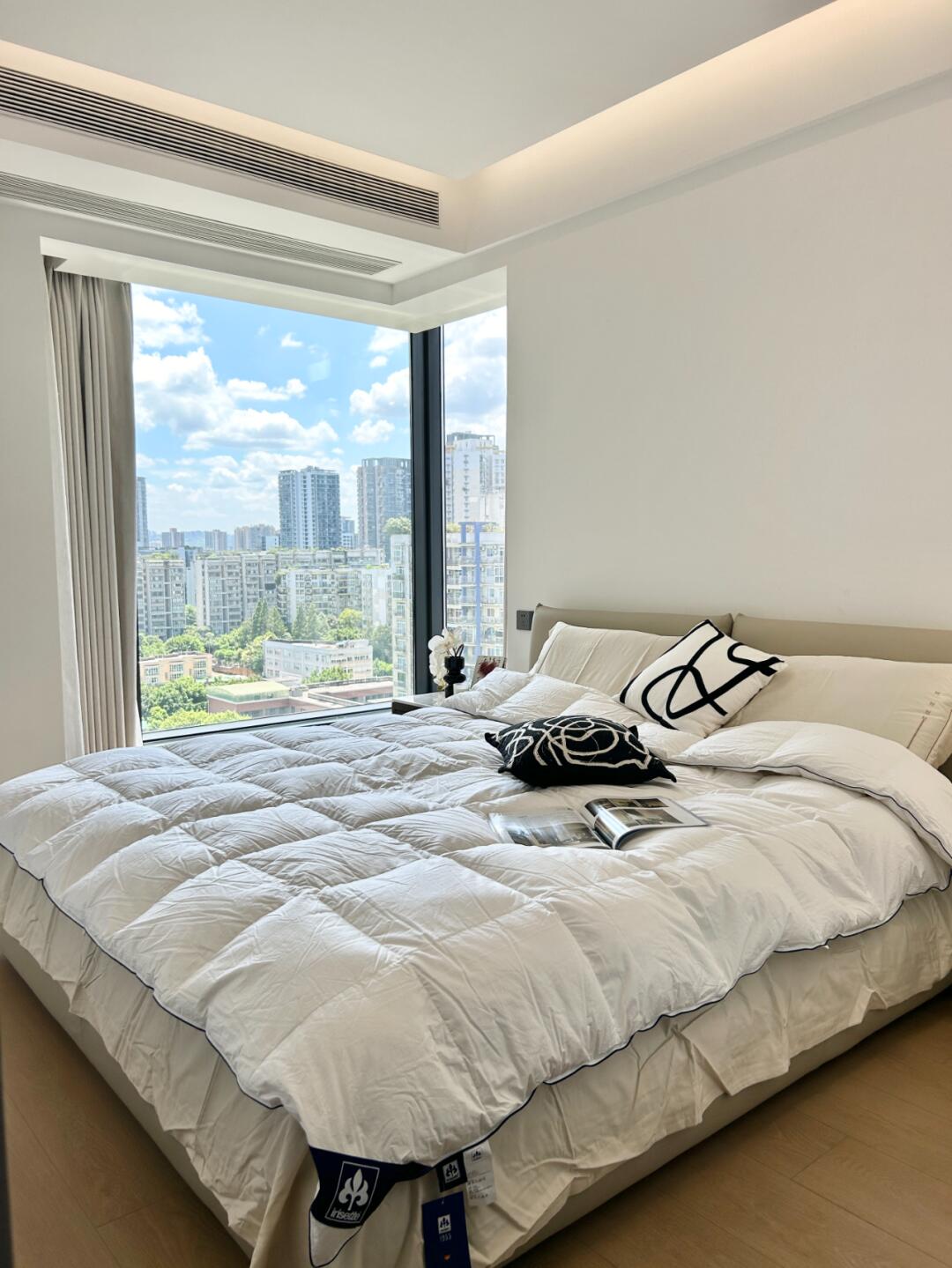 120平黑白灰现代极简风