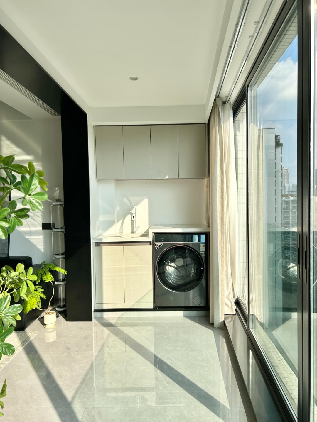 120平黑白灰现代极简风