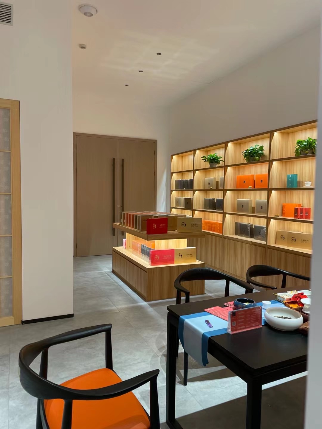 龙叙堂茶叶店装修完成效果