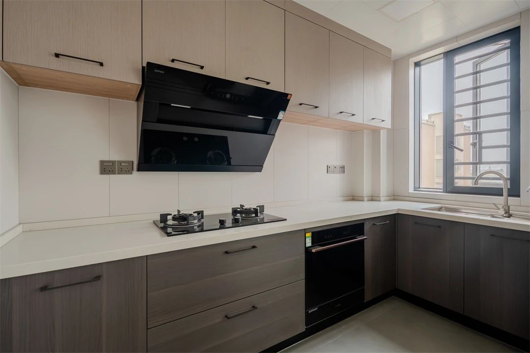 127平现代风格，黑白灰极致诠释，追求静谧与和谐的日常