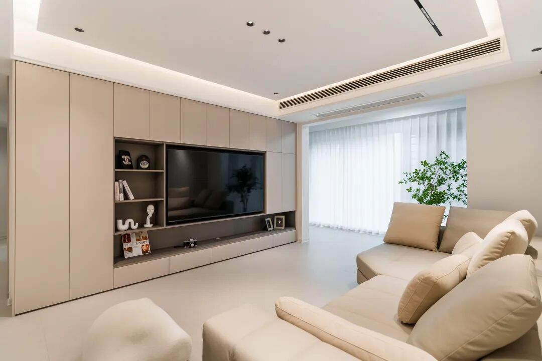  125㎡现代极简风格：满墙系统柜构成家的「收纳骨骼」!