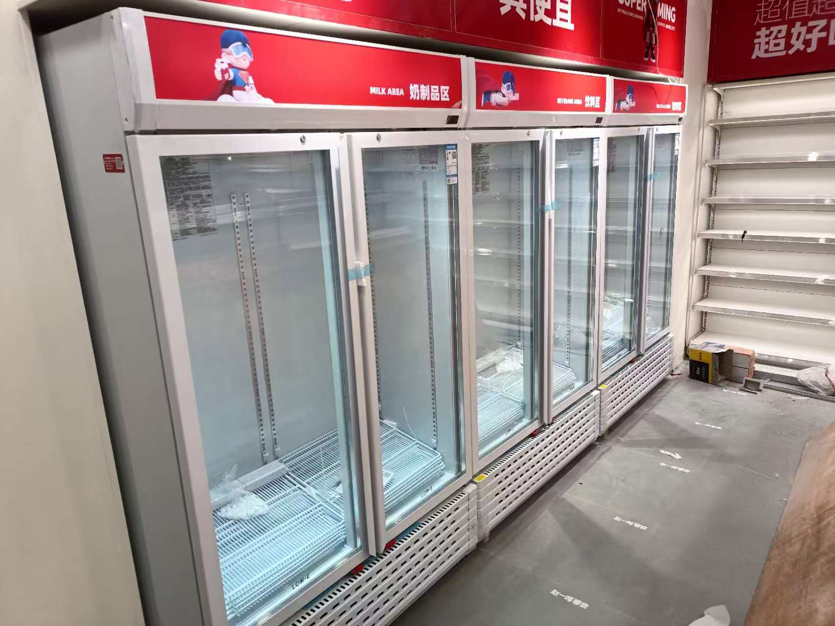 赵一鸣零食店128方，连锁品牌