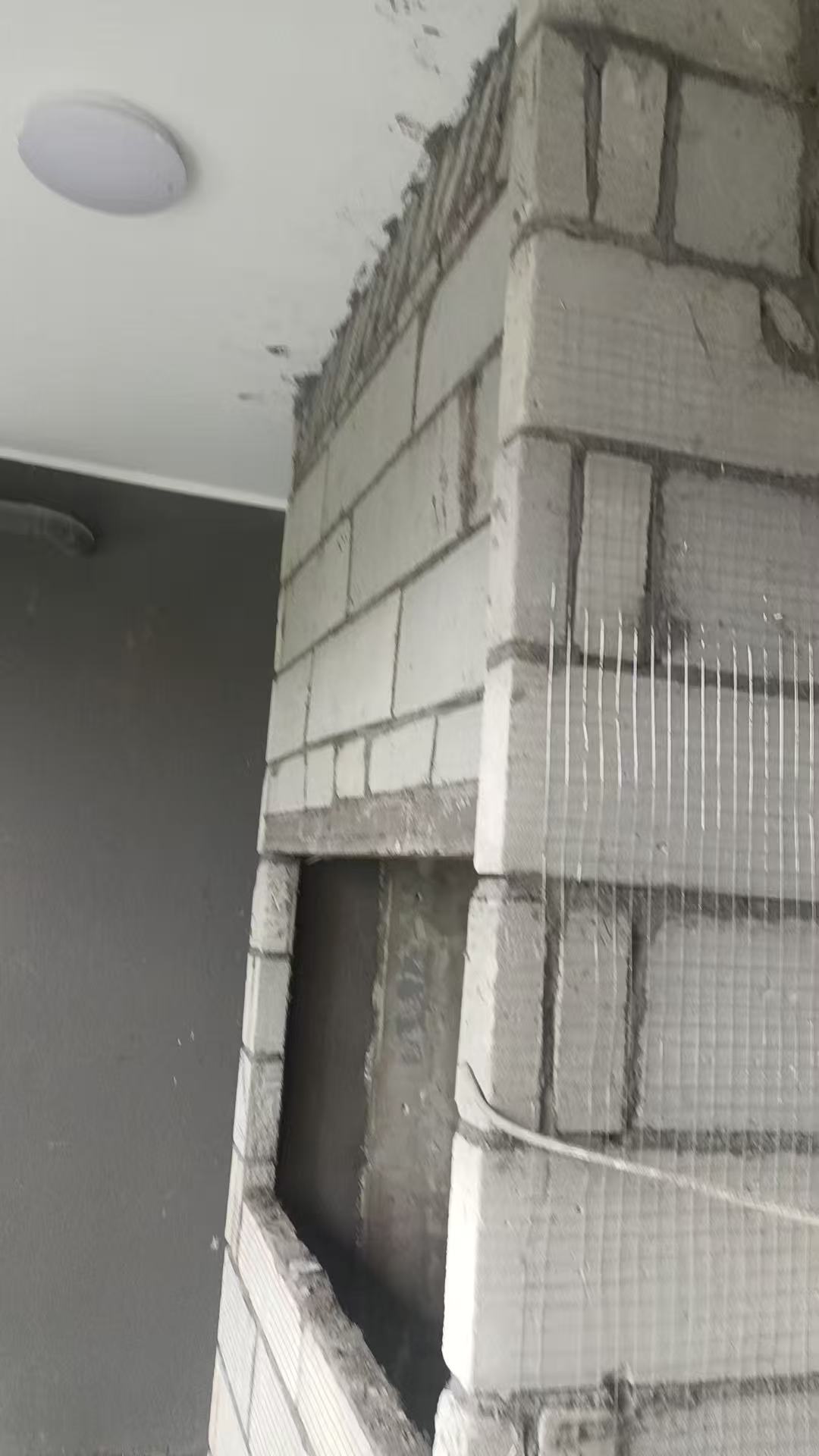 砌墙工艺，门头过梁，满挂网，（防止门框变形，墙体开裂）