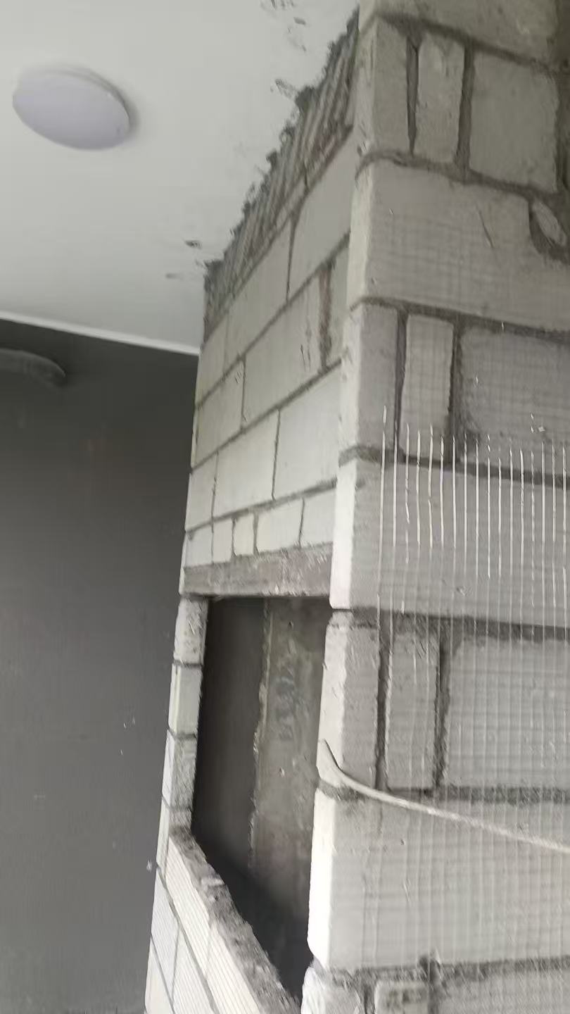 砌墙工艺，门头过梁，满挂网，（防止门框变形，墙体开裂）