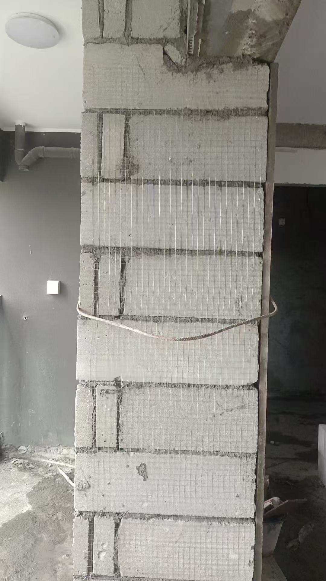 砌墙工艺，门头过梁，满挂网，（防止门框变形，墙体开裂）