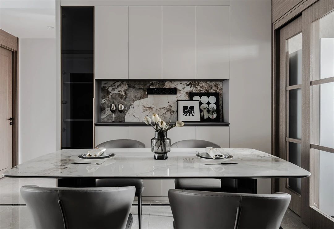 130平现代风格，简约而自在，打造与众不同的黑白格调！