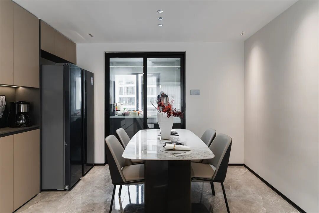 109㎡现代简约：超大横厅+大平层，向内探索空间情绪！