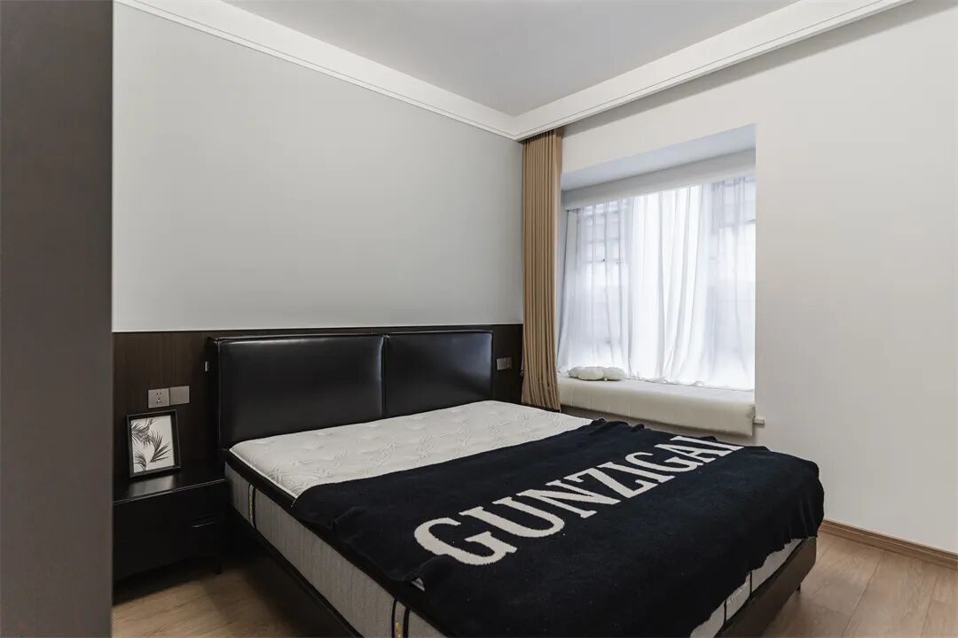 110㎡现代极简：黑白灰极致诠释，追求静谧与和谐的日常！