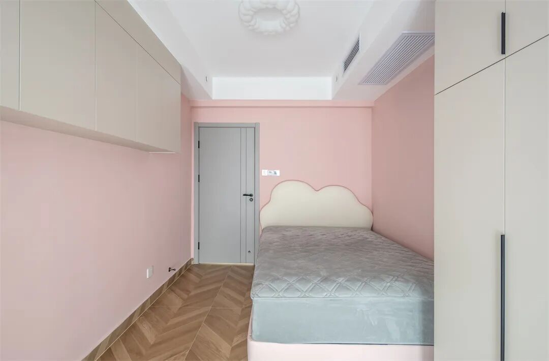 135㎡质感轻奢：色彩温柔淡雅，在平淡美好中与生活相拥！