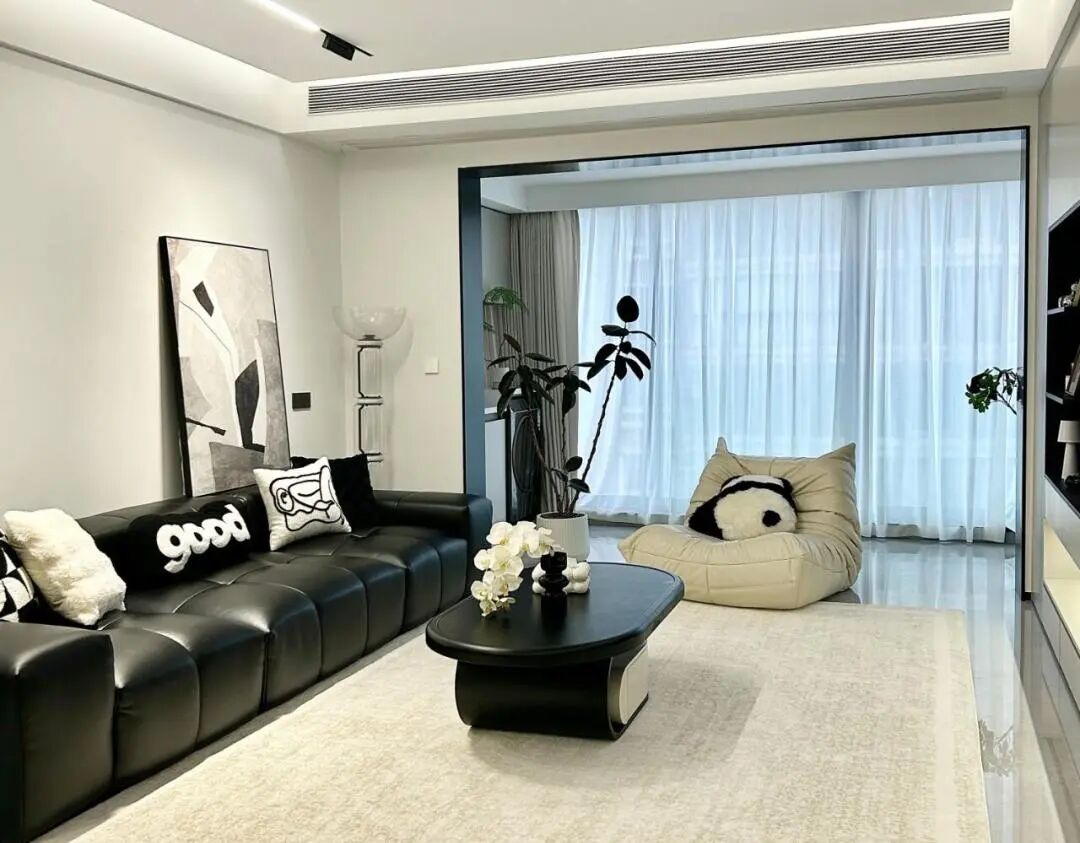 《黑白灰现代极简：让家回归本真的利落之美》