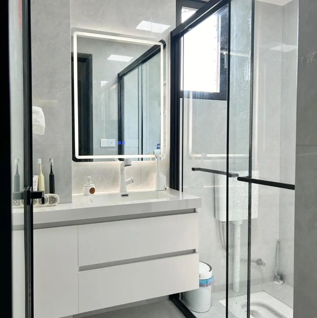 《黑白灰现代极简：让家回归本真的利落之美》