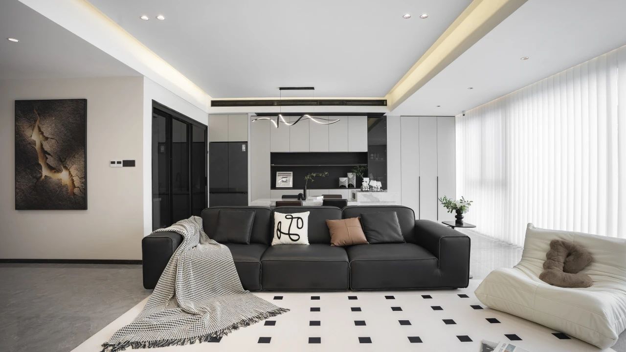 130平现代风格。黑白灰极致诠释，追求静谧与和谐的日常！