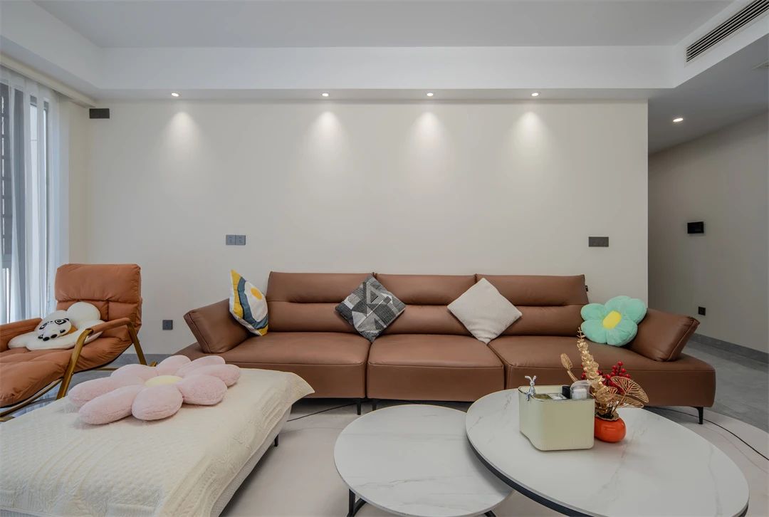 110平现代风格，整体色彩超级好看，空间独立又互通