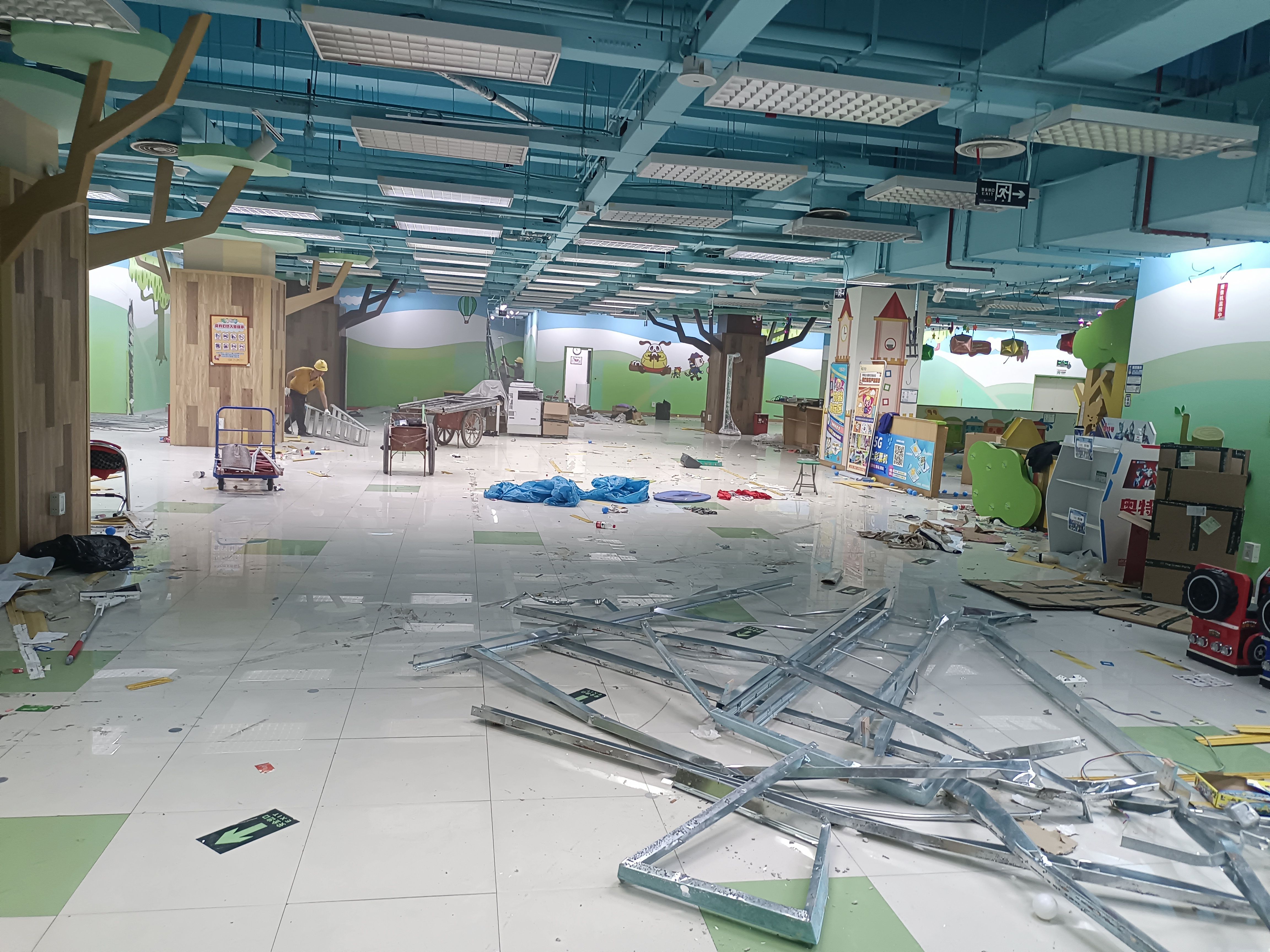 600平拆除天虹商场 