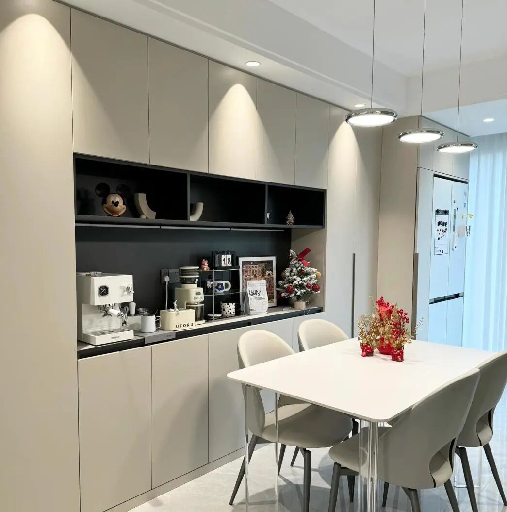 《现代简约风格：在克制与实用间，解锁生活的极简高级感》