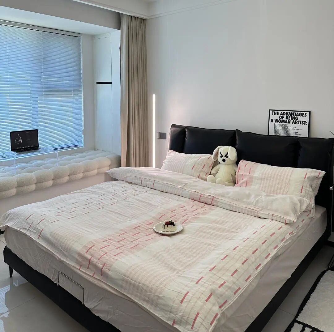 《极简黑白灰：以光影为笔，在纯粹里写满高级感日常》